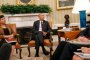 19 юли 2016 г: Президентът Барак Обама, в центъра, с главния прокурор Лорета Линч, вляво, и директора на ФБР Джеймс Коми, вдясно, седят по време на срещата си в Овалния кабинет на Белия дом във Вашингтон (Пабло Мартинес Монсиваис/Асошиейтед прес)