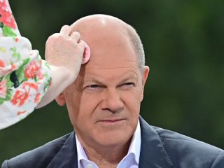 €590 К потрошил за грим и прически кабинетът Шолц