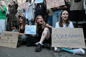 Зеленский е дяволът: Протестиращи в Киев