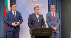 В НС са внесени законопроекти, който ще доведат до обедняване на българските граждани: Асен Василев
