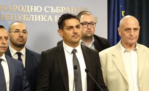 ППДБ, МЕЧ и АПС искат извънредно заседание в НС на 29 юли