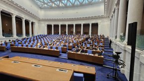  Без заплата за депутати, пропуснали 2/3 от гласуванията: Възраждане