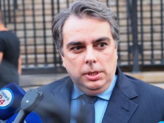 Асен Василев да прочете закона: Зам.-кметът на София