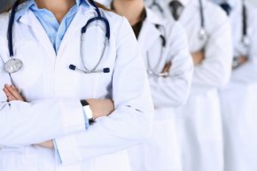 Приеха 3 проекта, които уреждат увеличението на заплатите на младите лекари: На първо четене