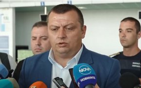 Технически проблем забавя пристигането на самолетите за борба с пожарите от Швеция