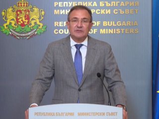 Властта отпуска 900 000 лева помощи за пострадалите семейства при пожарите в България: Гуцанов