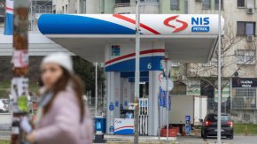 Сръбската петролна компания НИС продава бензиностанциите си в България 