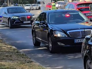 Радев с 8 коли и 4 мотора кортеж: ВИДЕО НА ДЕНЯ   