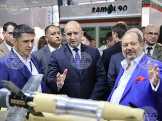 Тръмп си търси над $2 млрд. от Радево-Лечеви оръжейници 