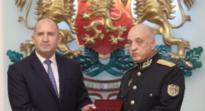 Радев издаде указ за преназначаването на ген.-майор Емил Тонев за началник на НСО