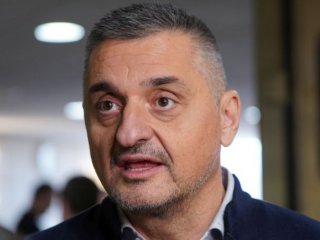 Има страхотни безумия – Лада Нива тегли 6 вагона: Кирил Добрев за атракционните влакчета
