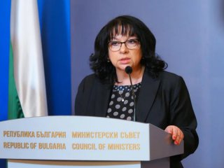 Ас. Василев ще влезе в учебниците като пример за това как не трябва да се управляват парите на данъкоплатците: Теменужка Петкова