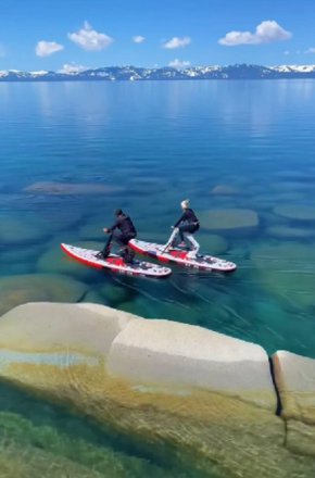   Воден велосипед Red Shark завладява южната част на езерото Тахо: Фото на деня
