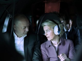 Самолетът на Лайен загубил достъп до GPS при летище Пловдив заради руска намеса: Файненшъл таймс