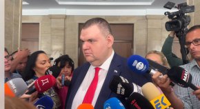   Няма да позволя никой да тресе страната: Пеевски