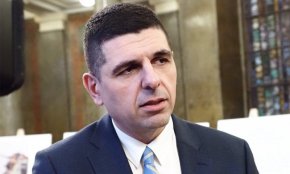 Той гледа на изток: Да, България иска оставката на Атанас Зафиров