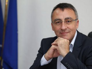 Забраната на телефоните в училище – справяне с още един проблем: “чат врат”