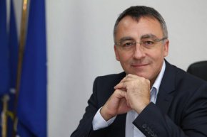 Забраната на телефоните в училище – справяне с още един проблем: “чат врат”