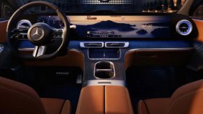  Mercedes GLC EQ с футуристичен интериор и гигантски дисплей Hyperscreen