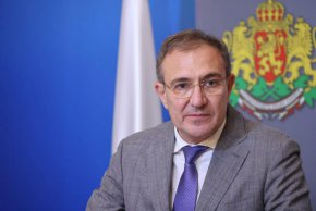  Инспектори по труда са нападнати с брадва заради 4-ма без трудов договор