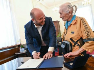  Баба Янка запазва жилището си с помощта на правосъдния министър: Съдът
