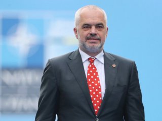 ИИ министър назначават в Албания
