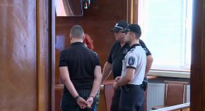 Пускат под домашен арест 1 от задържаните момчета за побоя над полицейския шеф 