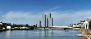 На плаж в Астана: Красивата река в центъра на казахската столица и великолепният мост Атърау