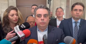 Беше отцепен половината център за един специален депутат с главно Д, защото го е страх: Ас. Василев