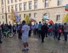 Антиправителствен протест се провежда край парламента 
