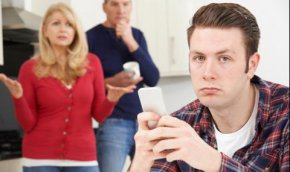 Българите напускат дома на родителите си средно на 28 г.: Евростат