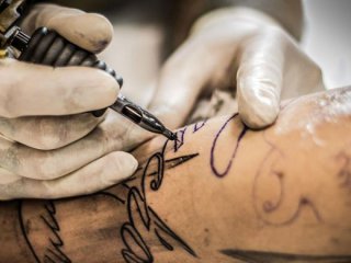 Татуировките може да повишават риска от рак и проблеми с лимфните възли: Изследване