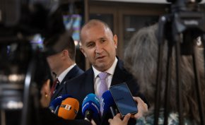 Министрите се разбягват като пилци, появя ли се някъде: Радев 