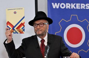 Британската полиция задържа лидера на Работническата партия при завръщането му от Русия