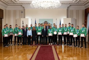 Вие ни донесохте велика обединяваща емоция: Радев награди волейболистите ни 