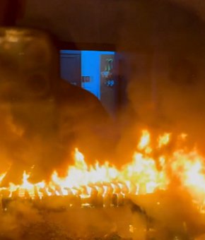 Голям пожар в изоставен склад в София