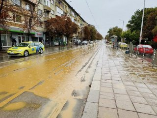   Жълти реки потекоха по улици в центъра на София