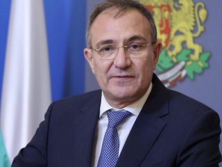   Гуцанов - първи аут от кабинета, но дали заради общ спонсор с варненския кмет?
