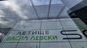 Съпрузи подадоха фалшив сигнал за бомба на летището в София след изпуснат полет
