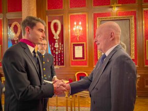  Царят удостои с орден Св.Александър пазители на историята