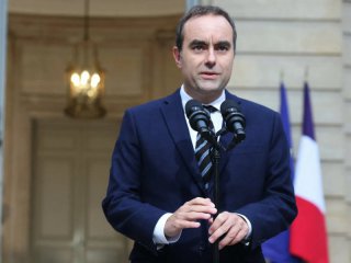Френският премиер подаде оставка