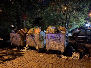 Затворници се включват в събирането на боклука в София