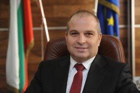 Лъжите за казуса в ДАИ: Министърът