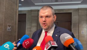 Трябва да се знае, ако има такава сделка, кой ще вземе Лукойл: Пеевски