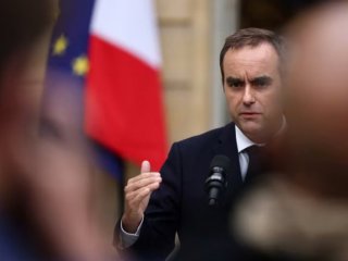 Френското президентство представи новия кабинет на преназначения Себастиен Лекорню на фона на засилващ се бюджетен натиск