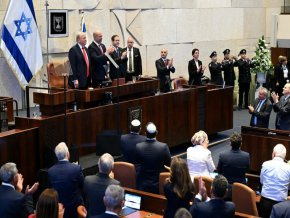  Това е началото на ерата на Бога: Тръмп през израелския парламент