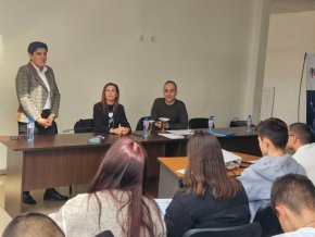 ИИ – рискове и ползи: Дискусия за бъдещето с ученици от Самоков