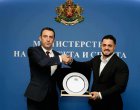   Министър Иван Пешев награди с парична премия световния шампион в щангите Карлос Насар 