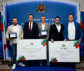   Министър Иван Пешев награди с парична премия световния шампион в щангите Карлос Насар 