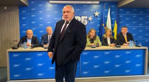 Председателят на НС трябвало да пита Б. Борисов, който е само депутат, дали може да посещава събития: Ваня Григорова